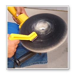 Take a moment to fluff the pad by holding the Duo Spur Pad Cleaning Tool to the wool as the pad spins. 